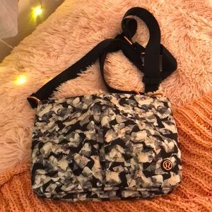 Lululemon Hip To Be Free Crossbody Mystic Jungle